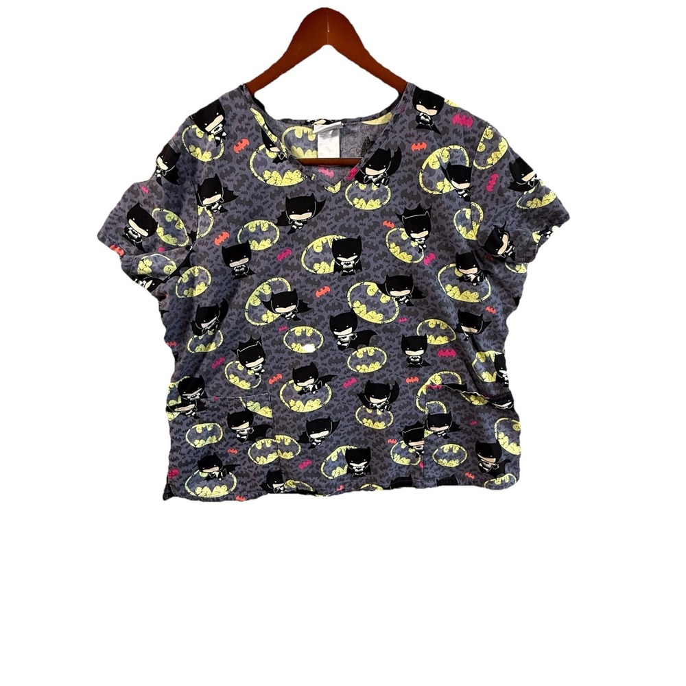 Batman Scrub Top Women's 2XL Gray Cartoon Print V-Neck Nurse Healthcare